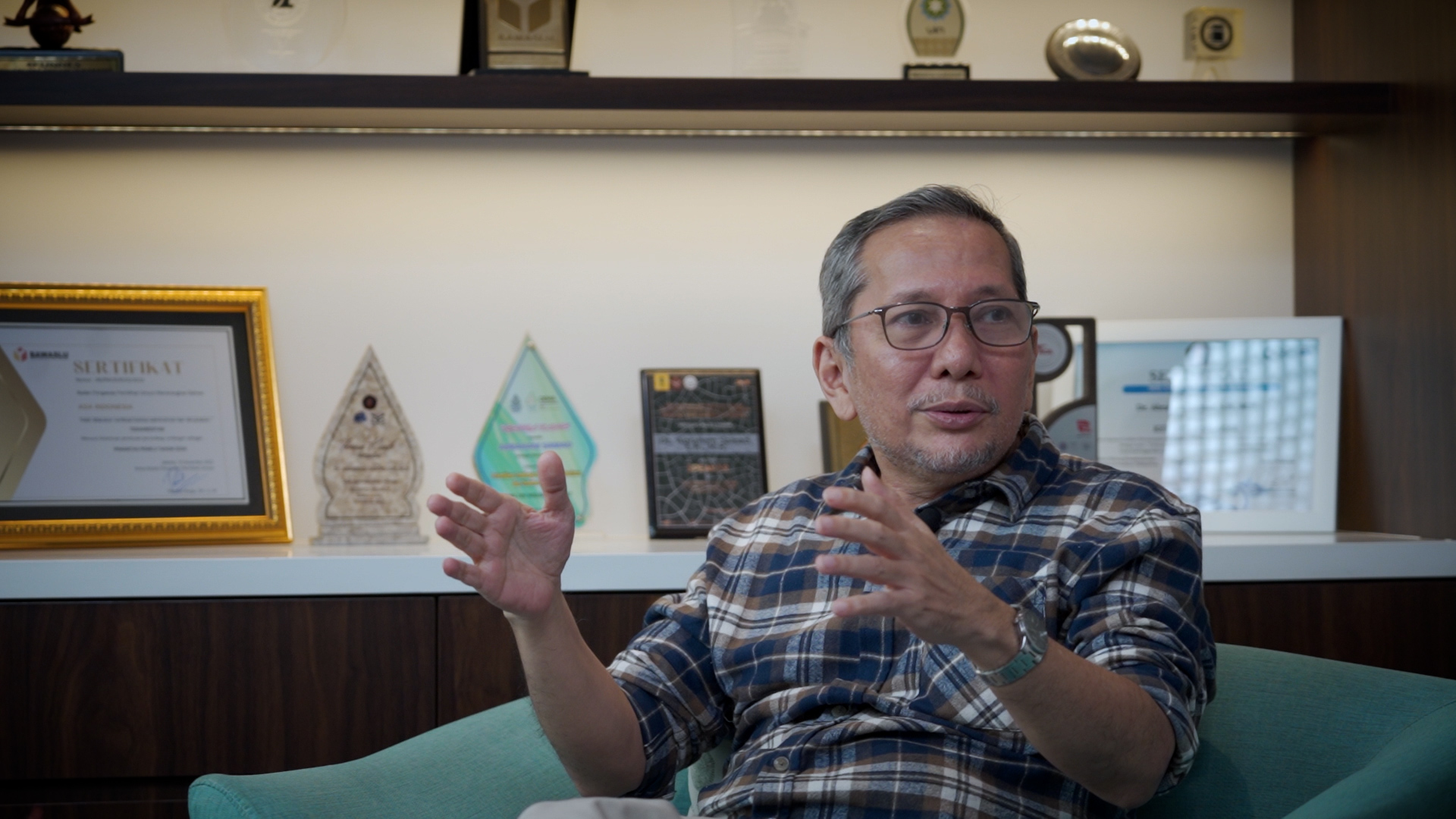 c0001.00 57 50 14.still018