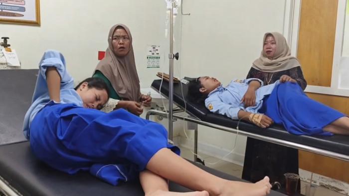 ratusan anak di kabupaten rembang diduga keracunansdfsa