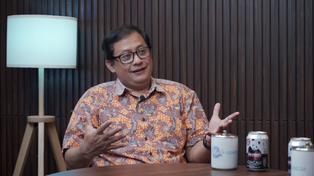 c0002.00 03 30 57.still014