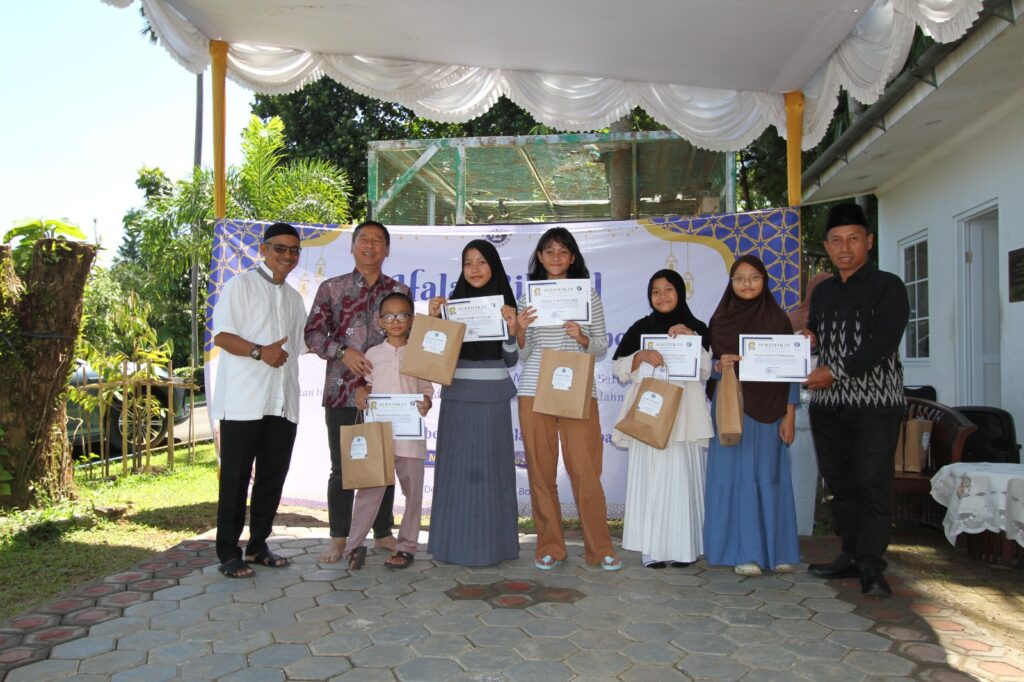 Hangatnya Kebersamaan di Bogor View 2: Dari Lantunan Ayat Suci Warga Yaman hingga Penghargaan Anak Berprestasi" whatsapp image 2026 04 12 at 13.30.05 (1)